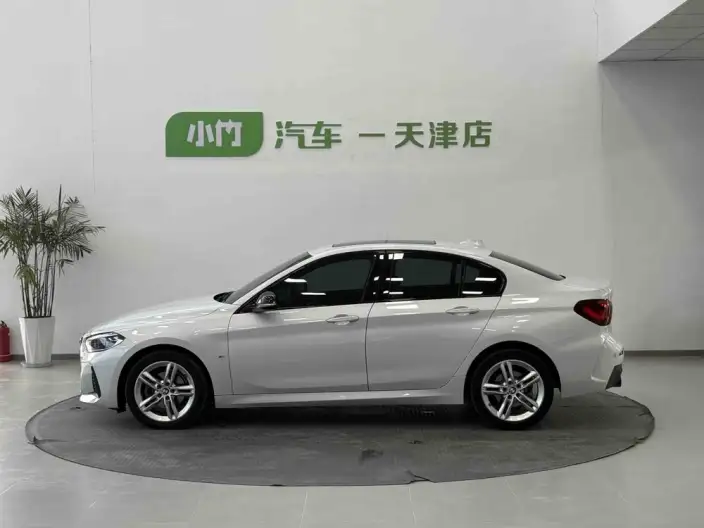 BMW 1 Series 2023 Model 120i M Sports Night Edition – фото 4