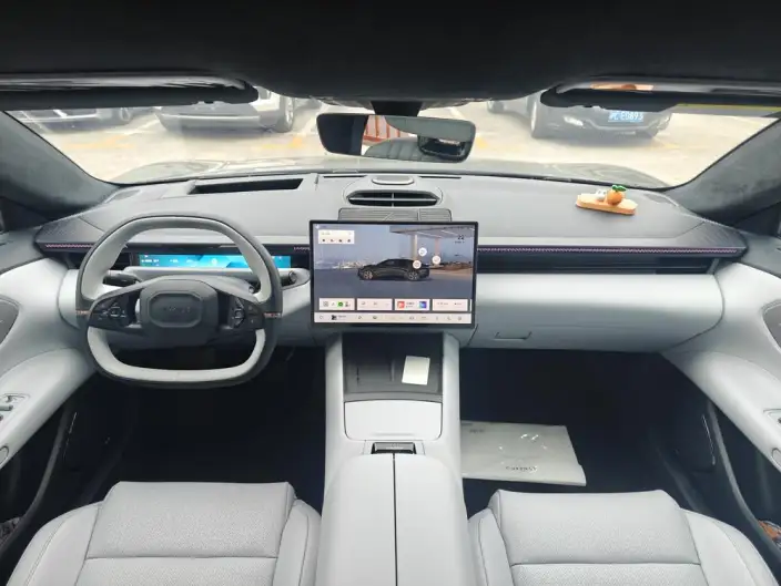 **Lynk & Co Z10** 2024 Model 95kWh 766km Rear Drive Max – фото 7