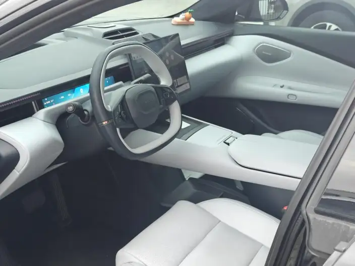 **Lynk & Co Z10** 2024 Model 95kWh 766km Rear Drive Max – фото 8