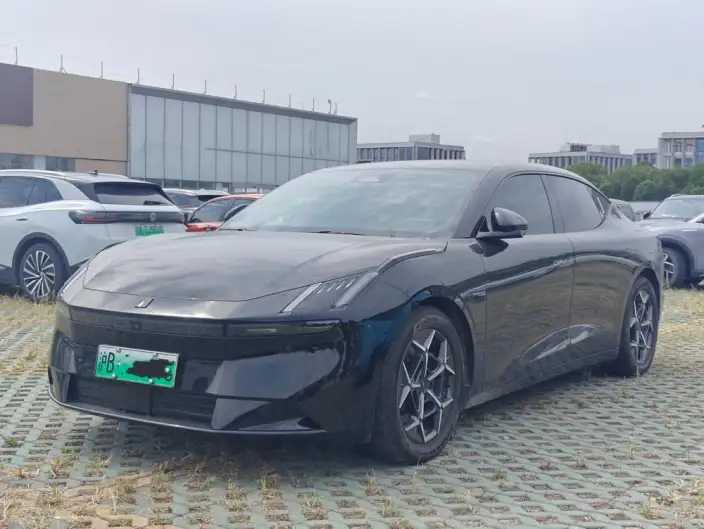 **Lynk & Co Z10** 2024 Model 95kWh 766km Rear Drive Max – фото 10