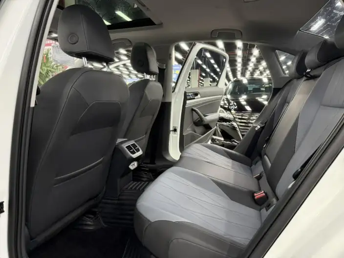 Volkswagen Lavida 2023 Model 1.5L Automatic Five million editions – фото 10