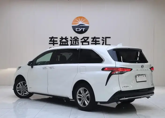 Toyota Sienna 2024 Model Hybrid 2.5L 4WD Premium Edition – фото 4