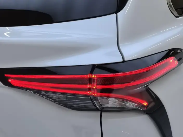 Toyota Sienna 2024 Model Hybrid 2.5L 4WD Premium Edition – фото 9