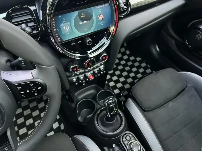 MINI JCW 2023 Model 2.0T JOHN COOPER WORKS Pat Moss Memorial Edition – фото 8