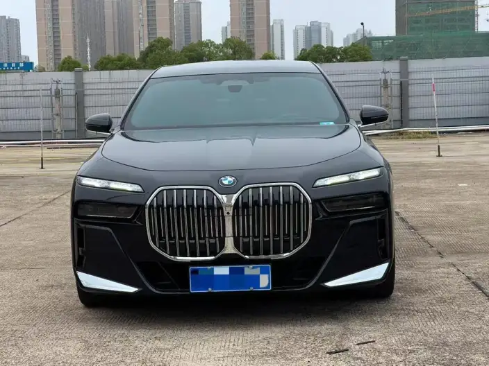 BMW 7 Series 2023 Model 740Li Exclusive Model M Sports Set – фото 2
