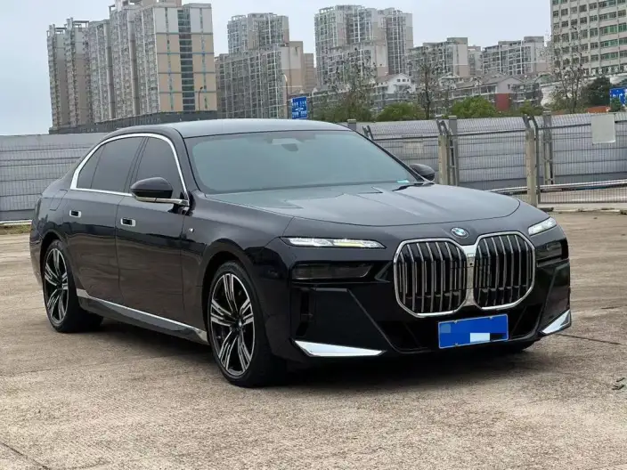 BMW 7 Series 2023 Model 740Li Exclusive Model M Sports Set – фото 3