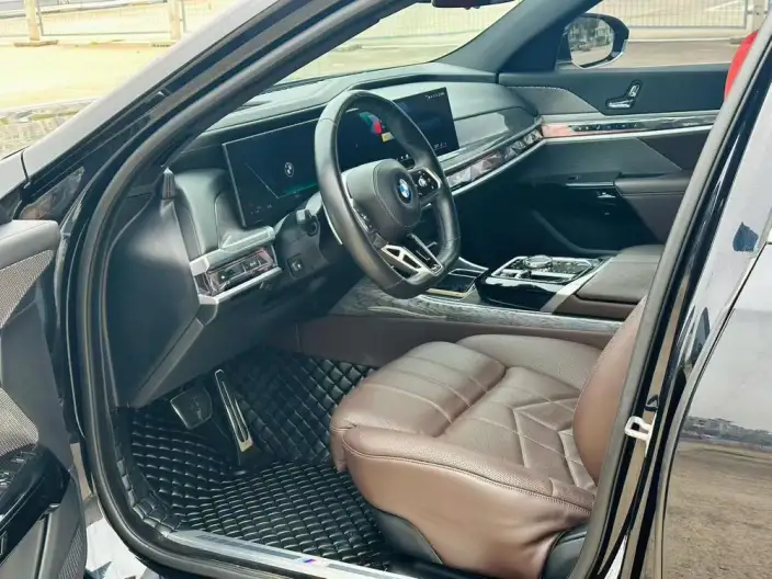 BMW 7 Series 2023 Model 740Li Exclusive Model M Sports Set – фото 8