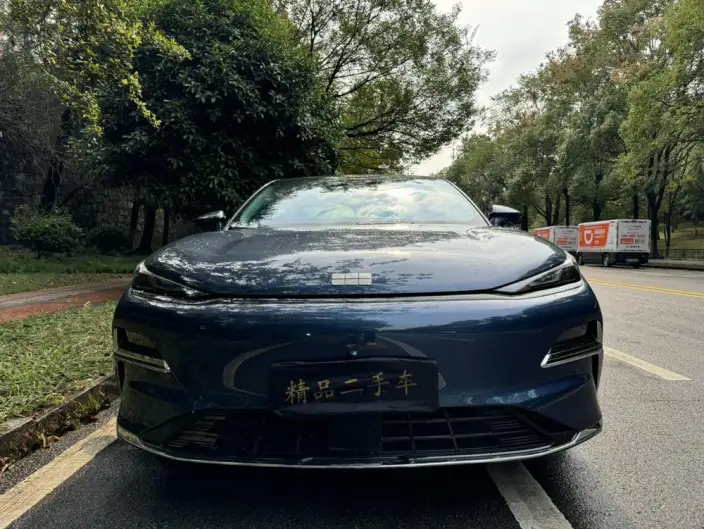 Geely Galaxy E8 PHEV 2025 Model 130km EM-i Exclusive Edition – фото 2