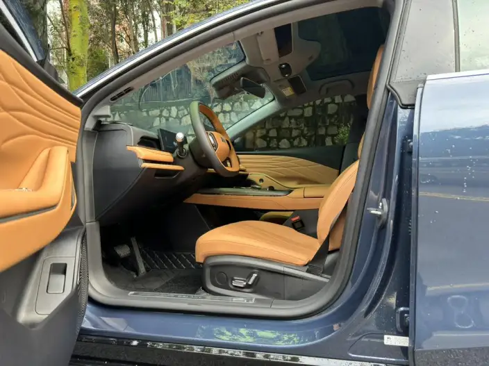 Geely Galaxy E8 PHEV 2025 Model 130km EM-i Exclusive Edition – фото 9