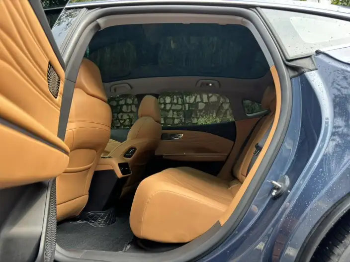 Geely Galaxy E8 PHEV 2025 Model 130km EM-i Exclusive Edition – фото 10