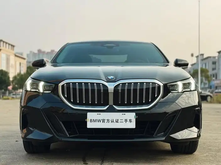BMW 5 Series 2026 Model 530Li Leading Model M Sports Set – фото 2