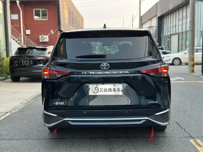 Granvia 2023 Model Intelligent Hybrid 2.5L Comfort Edition – фото 4