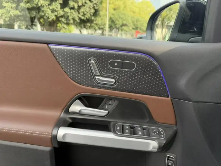 Mercedes-Benz GLB 2025 Model GLB 220 Fashion Model – фото 9