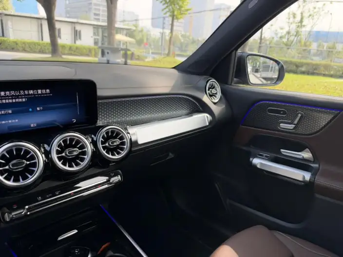Mercedes-Benz GLB 2025 Model GLB 220 Fashion Model – фото 10