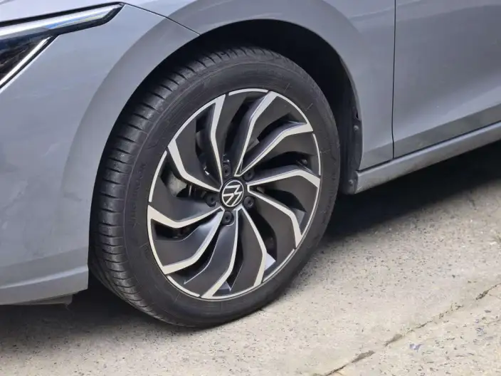 Volkswagen Golf 2023 Model 280TSI DSG Pro – фото 6