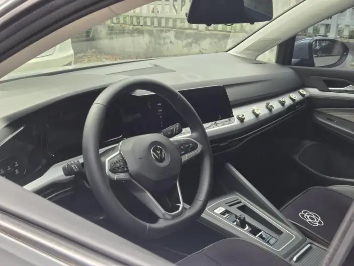 Volkswagen Golf 2023 Model 280TSI DSG Pro – фото 7
