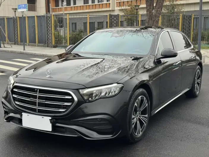 Mercedes-Benz E-Class 2025 Model E 260 L sedan – фото 1