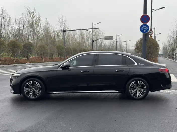Mercedes-Benz E-Class 2025 Model E 260 L sedan – фото 4