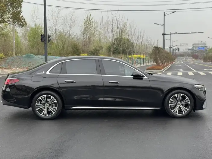 Mercedes-Benz E-Class 2025 Model E 260 L sedan – фото 8