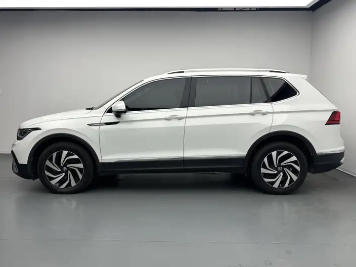 Volkswagen Tiguan L 2023 Model 300TSI 2WD Smart Edition – фото 4