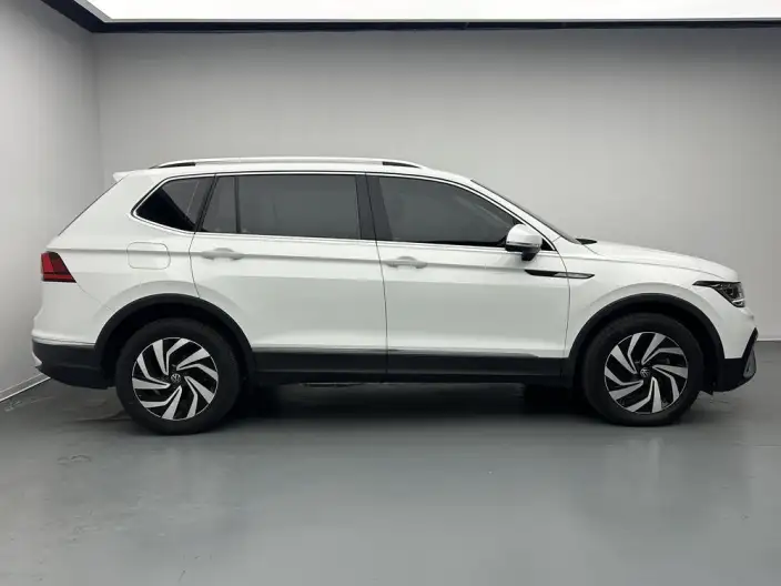 Volkswagen Tiguan L 2023 Model 300TSI 2WD Smart Edition – фото 8