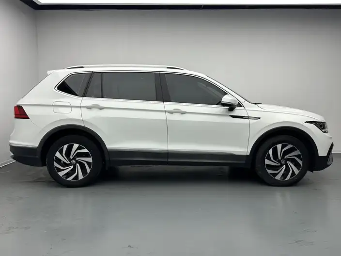 Volkswagen Tiguan L 2023 Model 300TSI 2WD Smart Edition – фото 8