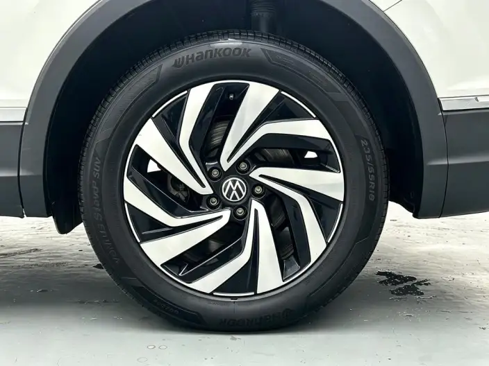 Volkswagen Tiguan L 2023 Model 300TSI 2WD Smart Edition – фото 9