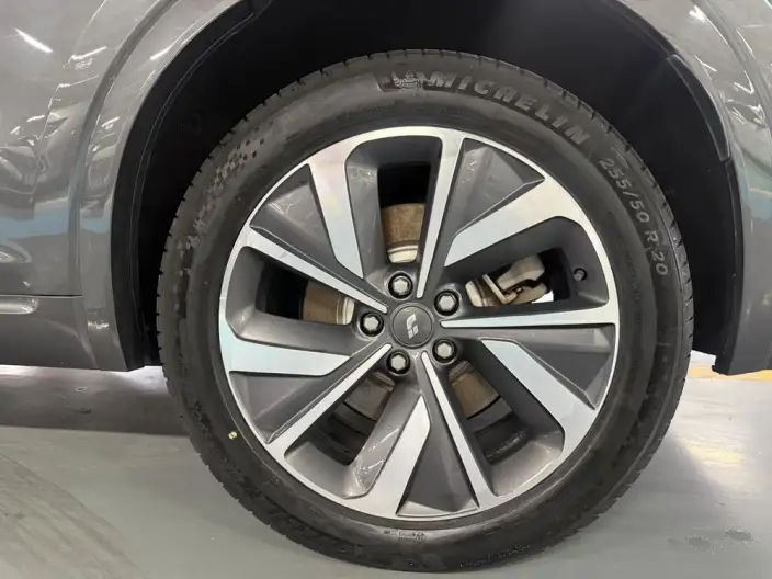 Li Auto ONE 2021 Model Extended Range 6 seat Edition – фото 7