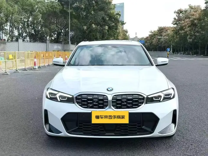 BMW 3 Series 2025 Model 325i M Sports Set – фото 2