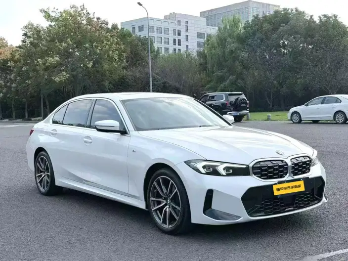 BMW 3 Series 2025 Model 325i M Sports Set – фото 3