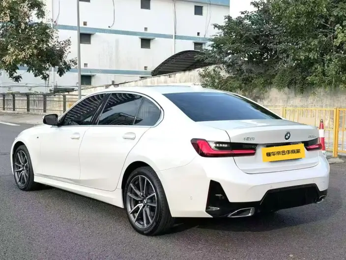 BMW 3 Series 2025 Model 325i M Sports Set – фото 4