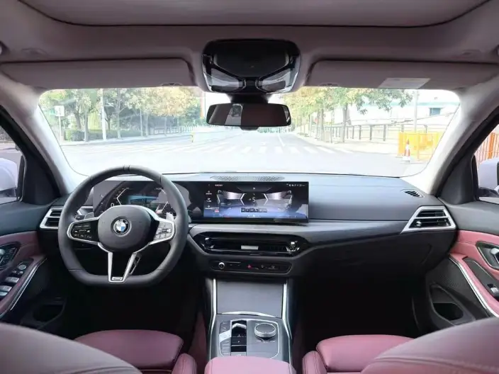 BMW 3 Series 2025 Model 325i M Sports Set – фото 7