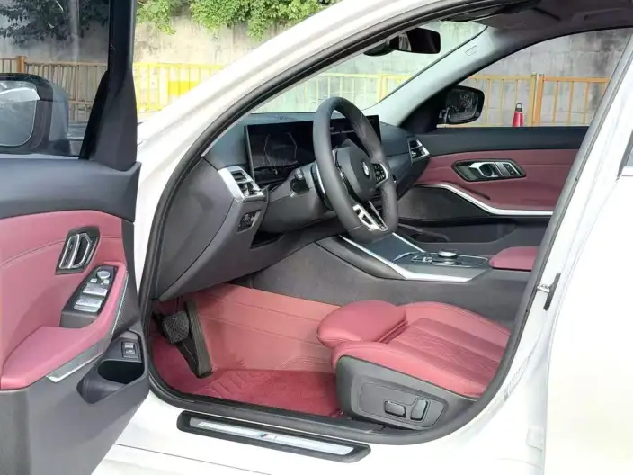 BMW 3 Series 2025 Model 325i M Sports Set – фото 8