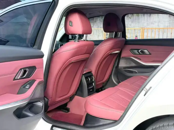 BMW 3 Series 2025 Model 325i M Sports Set – фото 9