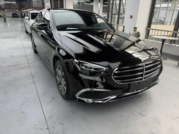 Mercedes-Benz E-Class 2023 Model E 300 L Fashion Model sedan – фото 3