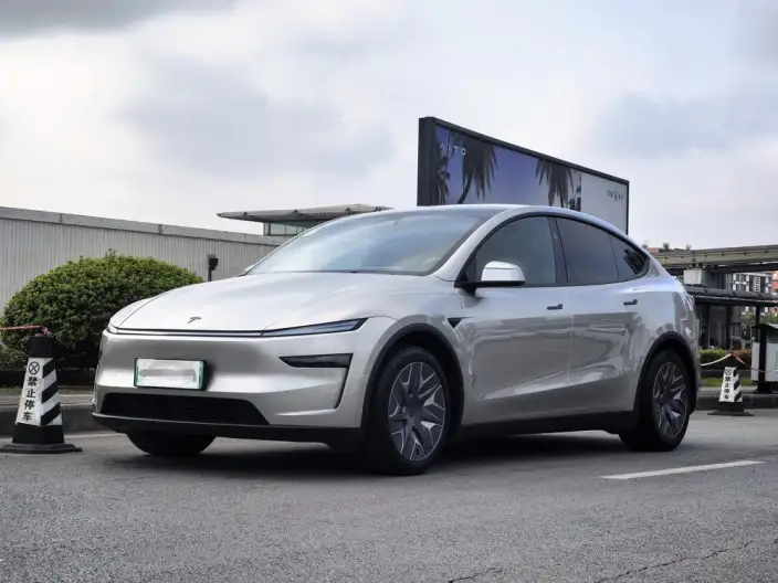 Model Y L 2026 Model Standard Edition – фото 1