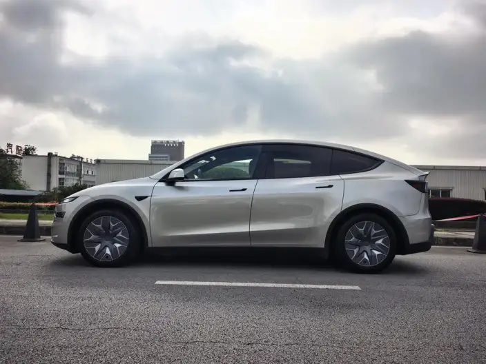 Model Y L 2026 Model Standard Edition – фото 4