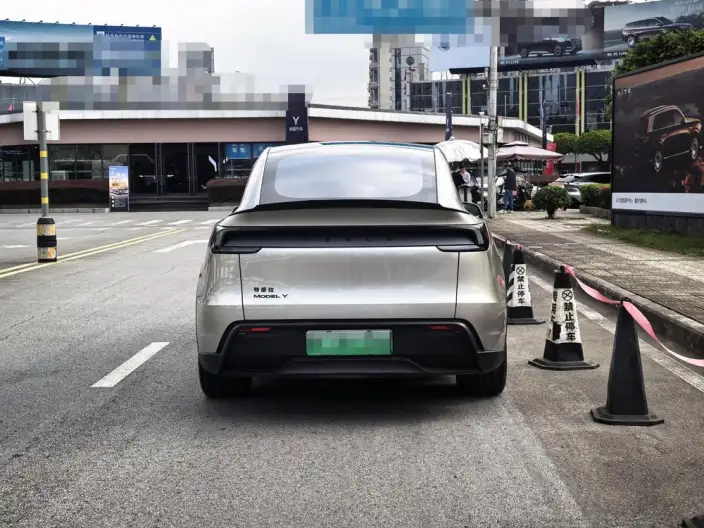 Model Y L 2026 Model Standard Edition – фото 6