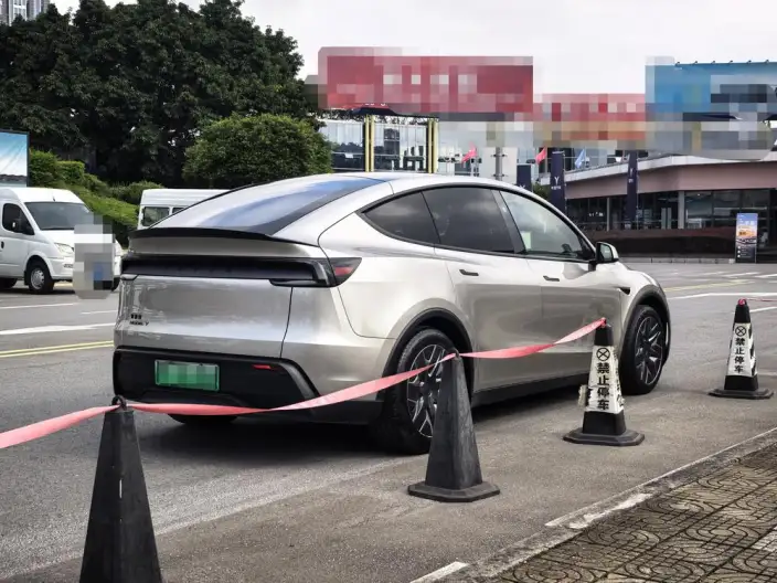 Model Y L 2026 Model Standard Edition – фото 7