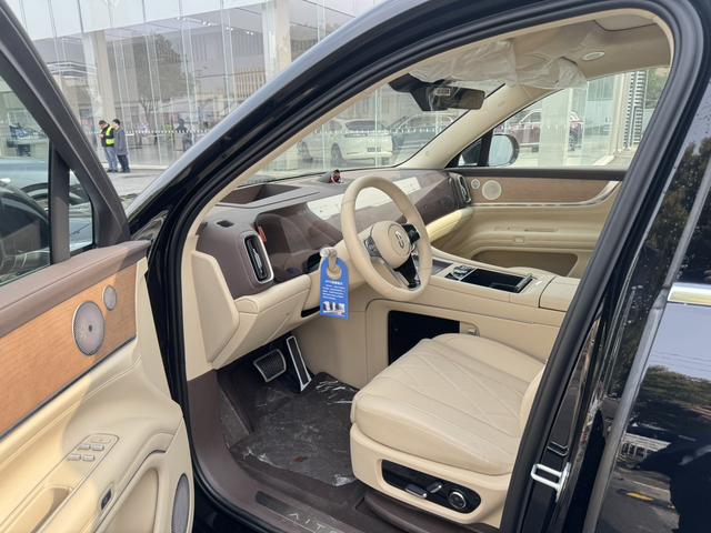 AITO M9 2024 Extended-Range Ultra 6-Seater – фото 13