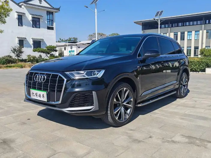 Audi Q7 2022 Model 55 TFSI quattro S line Noble Model – фото 1