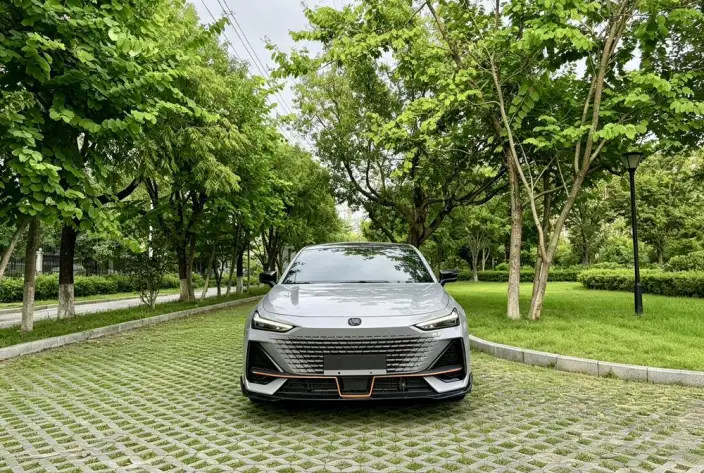 Changan UNI-V 2022 Model 1.5T Sports Edition – фото 2