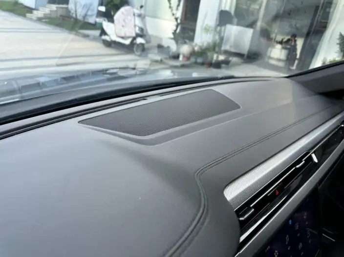 Volkswagen CC 2023 Model 380TSI Eye-catching version – фото 9