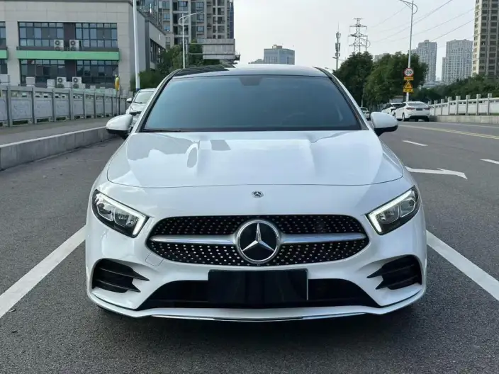 Mercedes-Benz A-class 2023 Model A 200 L Sports sedan Fashion Edition – фото 2