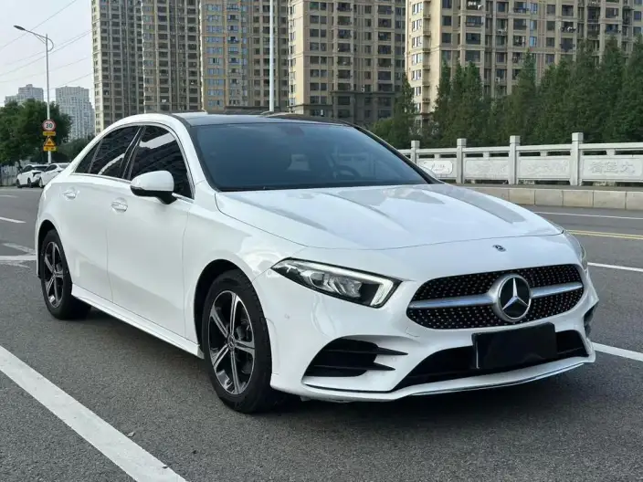 Mercedes-Benz A-class 2023 Model A 200 L Sports sedan Fashion Edition – фото 3