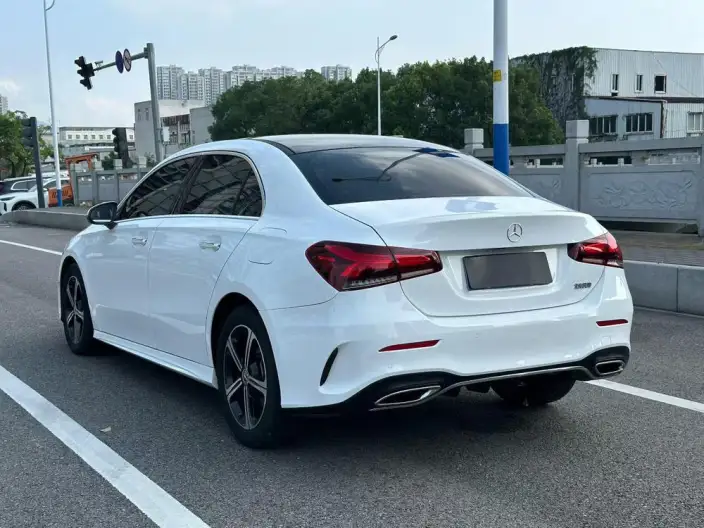 Mercedes-Benz A-class 2023 Model A 200 L Sports sedan Fashion Edition – фото 4