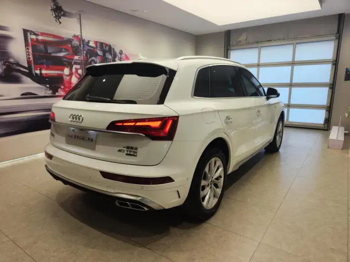 Audi Q5L 2022 Model 40T Luxury Dynamic Model – фото 3