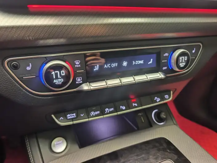 Audi Q5L 2022 Model 40T Luxury Dynamic Model – фото 5
