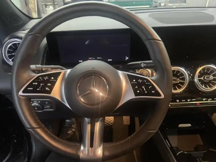 Mercedes-Benz GLB 2025 Model GLB 220 Fashion Model – фото 6