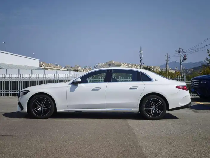 Mercedes-Benz E-Class 2024 Model E 260 L Sports sedan – фото 3